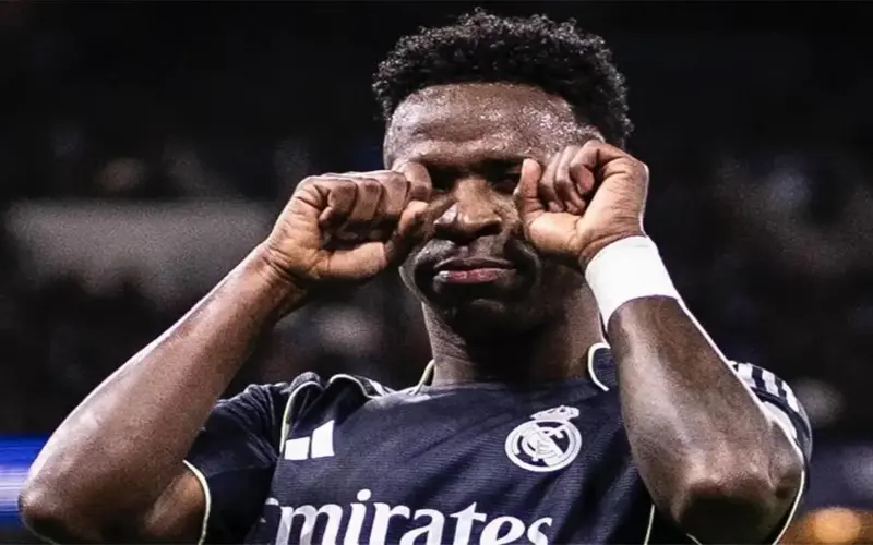 تصرف غامض من فينيسيوس يثير الجدل حول مستقبله داخل أروقة ريال مدريد